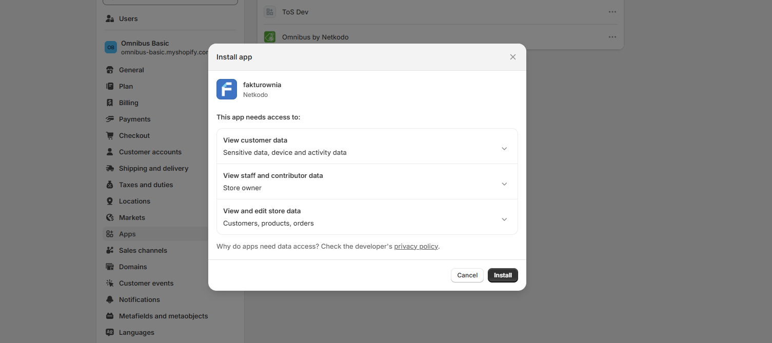 Installing Fakturownia Integrator in Shopify, with an arrow pointing to the Install button.